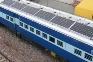 सभी रेलगाड़ियों में लगेंगे सौर पैनल