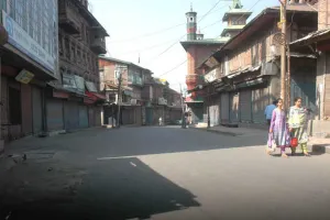 श्रीनगर व अन्य हिस्सों से हटे प्रतिबंध