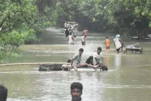 बिहार: 9 नदियां उफान पर, अब तक 153 की मौत