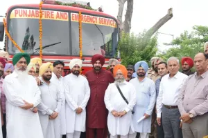 आठ नई फायर ब्रिगेड गाड़ियों को हरी झंडी