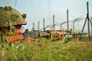 एलओसी पर बढ़ीं घुसपैठ की कोशिशें : रक्षा मंत्री