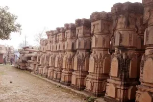 अयोध्या में विवादित जमीन पर बने मंदिर