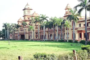 छात्राओं के कंधे पर सियासी बंदूक न रखें