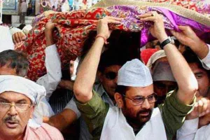 प्रधानमंत्री की चादर ख्वाजा की मजार पर चढ़ायी