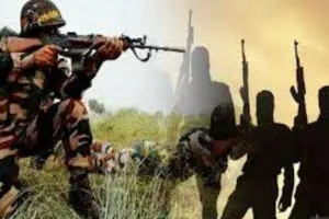 सीआरपीएफ की ड्रेस में पहुंचे नक्सलियों ने की मारपीट