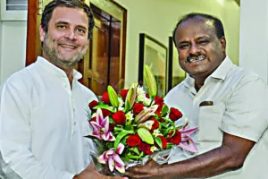 कागज की नाव पर सवार कर्नाटक की सरकार
