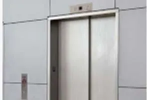 11वीं मंजिल से गिरी लिफ्ट, महिला समेत चार घायल