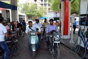 पेट्रोल और डीजल की कीमतों में उछाल पर ब्रेक
