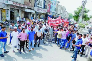 वेतन बढ़ोत्तरी की मांग को लेकर निकाली रोष रैली
