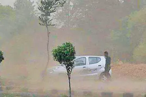 धूल भरी आंधी से उत्तर भारत बेहाल