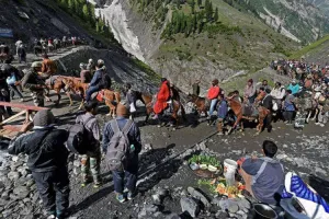 खराब मौसम के चलते अमरनाथ यात्रा पर रोक