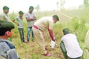 ये कै सी मां? मासूम को किया कुत्तों के हवाले