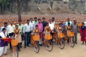 राजस्थान सरकार का स्कूली बच्चों को भगवा गिफ्ट