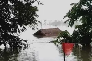 केरल में बाढ़ से जनजीवन बेहाल