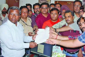 शुजात बुखारी की हत्या के विरोध में सड़कों पर उतरे पत्रकार