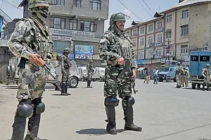 दक्षिण कश्मीर में जनजीवन बुरी तरह प्रभावित