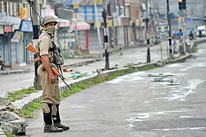 घाटी में हड़ताल से जनजीवन बुरी तरह प्रभावित