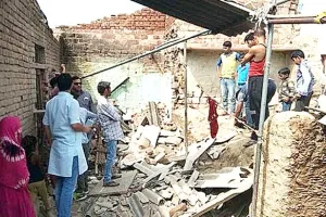 तेज आंधी से गिरी दीवार दो मासूमों की मौत