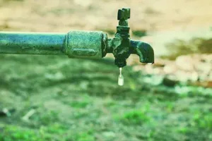 बढ़ता जल संकट और असहाय तंत्र