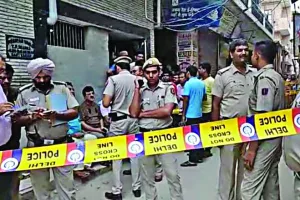 दिल्ली में एक ही घर में मिले 11 शव,