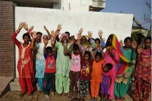कीचड़ युक्त गंदा पानी पी रहे रणमोचन कॉलोनी के लोग