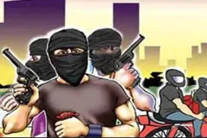 उत्तर प्रदेश:  दो समुदायाें के बीच फायरिंग एवं पथराव, पुलिस तैनात