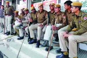 नेता पुलिस बनाम जनता पुलिस