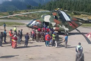 नेपाल में फंसे 250 और भारतीय यात्रियों को निकाला बाहर