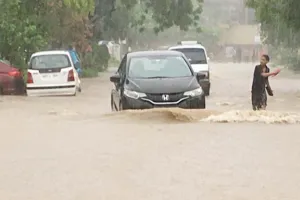 दिल्ली-NCR में मूसलाधार बारिश,  सड़कों पर जलभराव 