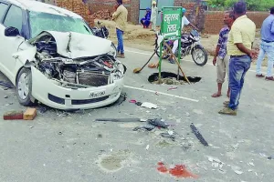 बरसात से धंसी सड़क, टला हादसा