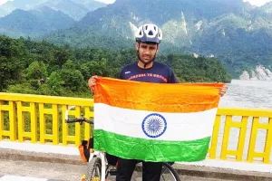 पर्यावरण बचाने के लिए साइकिल यात्रा शुरू