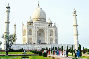 संभाल नहीं सकते तो गिरा दो ताजमहल