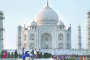 ताजमहल की संभाल में लापरवाही