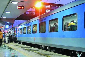 चोर ट्रेन से मोबाईल सहित हजारों की नगदी लेकर हुए फुर्र