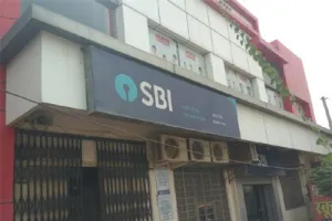गर्भवती महिला एक माह से खाता खुलवाने के काट रही बैंक के चक्कर