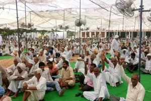 कर्ज माफी के लिए किसानों की किया प्रदर्शन
