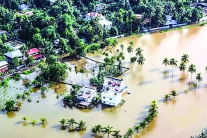 केरल में बाढ़ का कहर, दीर्घकालीन योजना की कमी का परिणाम
