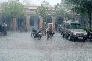 यूपी में भारी बारिश से हाहाकार