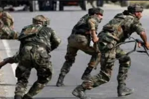 कश्मीर: शोपियां में भीषण मुठभेड़, 5 आतंकवादी ढेर