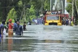 राज्यपाल ने रवाना की केरल बाढ़ पीड़ितों के लिये राहत सामग्री