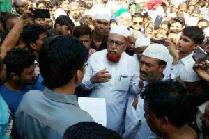 चीन में मस्जिद ध्वस्त करने के विरोध में मुस्लिमों का प्रदर्शन
