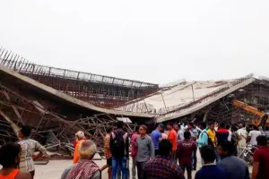 सिलीगुड़ी में निर्माणधीन गिरा पुल