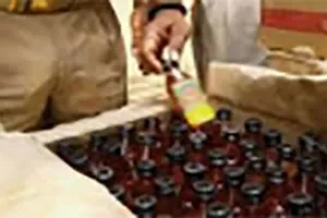 दस लाख की अवैध अंग्रेजी शराब बरामद