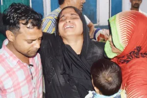 मुरादाबाद में हाईटेंशन लाइन से लगी अाग, 50 लोग झुलसे, पांच गंभीर