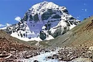राहुल ने साझा की कैलास की तस्वीरें