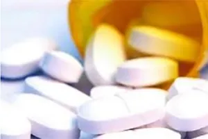 उन्नाव में फिर सड़क किनारे मिला सरकारी दवाओं का जखीरा
