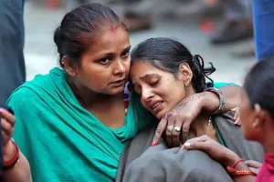 दुखों का टूटा पहाड़ व राजनीति