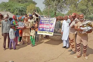 दस गांवों के जरूरतमंद परिवारों को 992 जोड़ी कपड़ों का वितरण