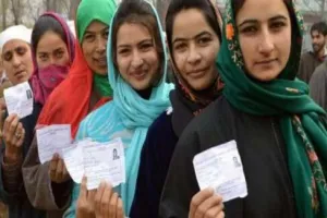 जम्मू-कश्मीर निकाय चुनाव: बांदीपुरा पोलिंग बूथ पर पत्थरबाजी, एक घायल