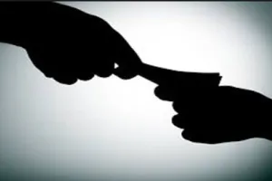 दस हजार की रिश्वत लेते पटवारी गिरफ्तार